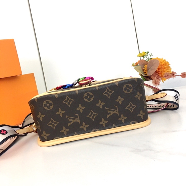 ルイヴィトンバッグ素材ディテール